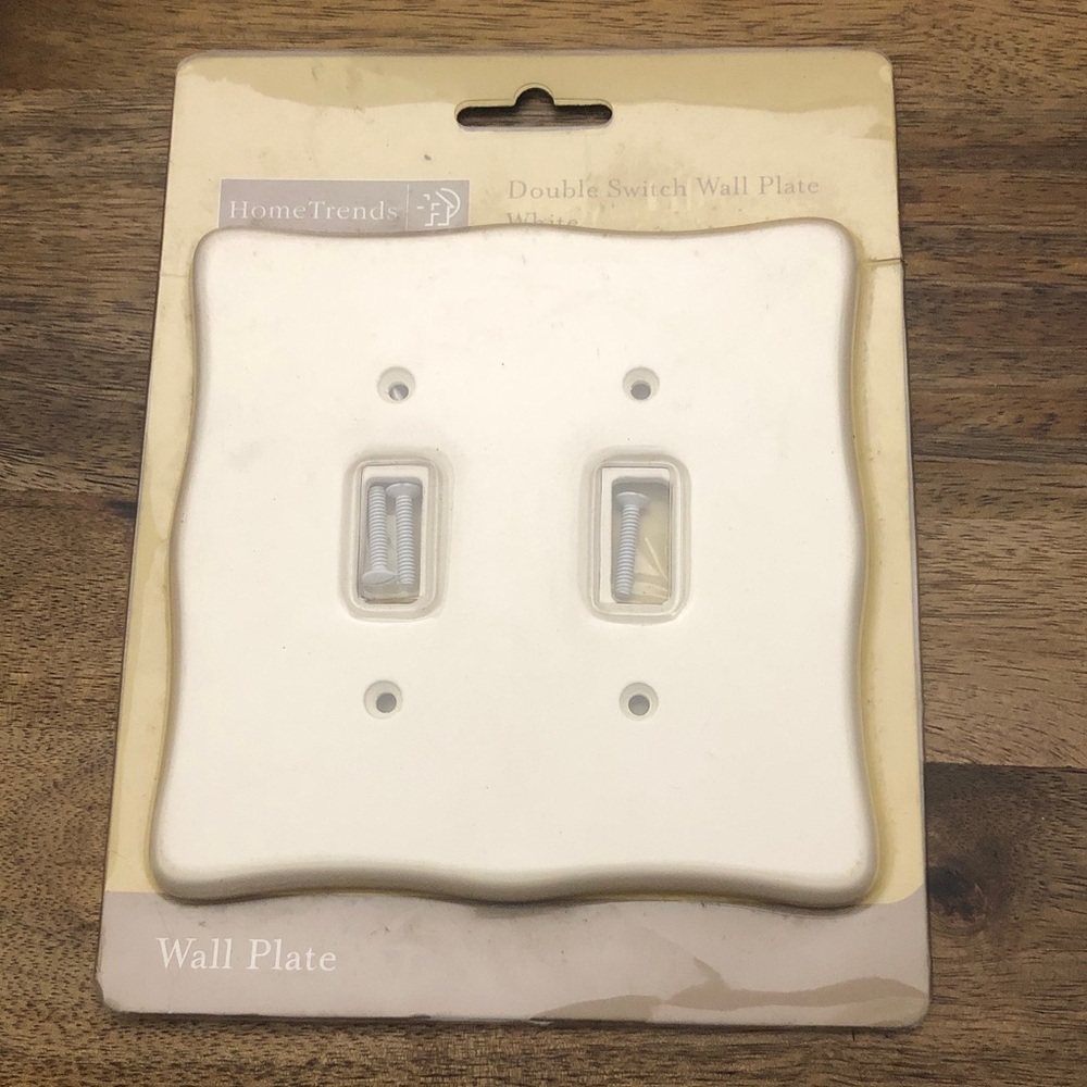 HomeTrends  White Double Toggle Wall Plate - Decorative Scalloped Edge